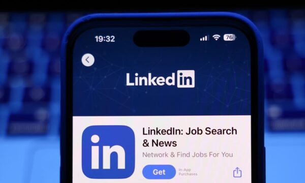 O LinkedIn criou um botão para denunciar conteúdo ruim feito com IA