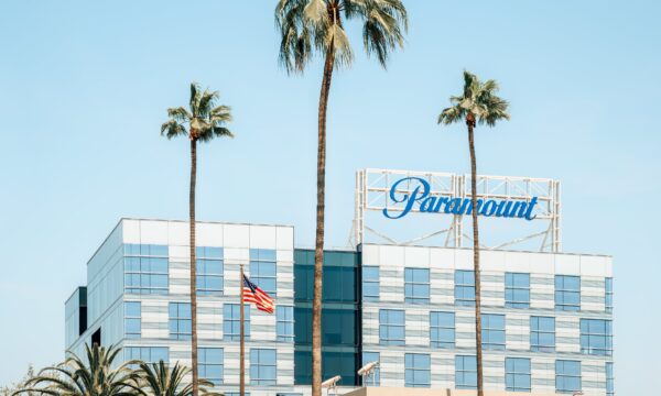 Pressionada por processos pela compra da Warner, Paramount poderá sair de Hollywood