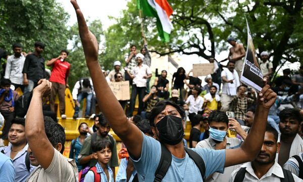 Ministro da Educação da Índia renuncia após seis dias de protestos estudantis