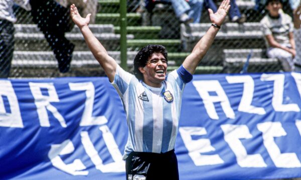 ‘Mão de Deus’: a explicação de Maradona para o gol de mão contra a Inglaterra na Copa de 1986