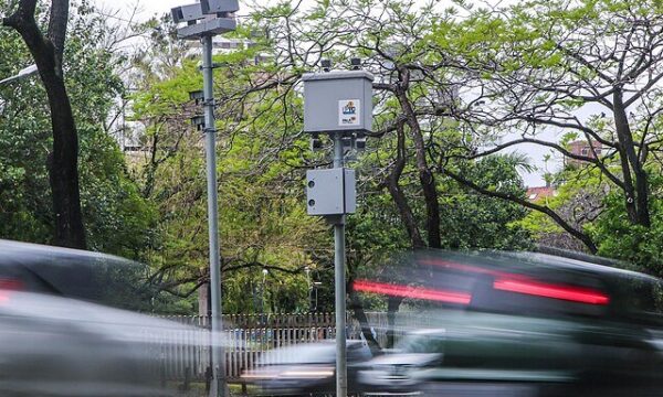 Câmeras com IA flagram mil infrações na Raposo Tavares em 72h; entenda