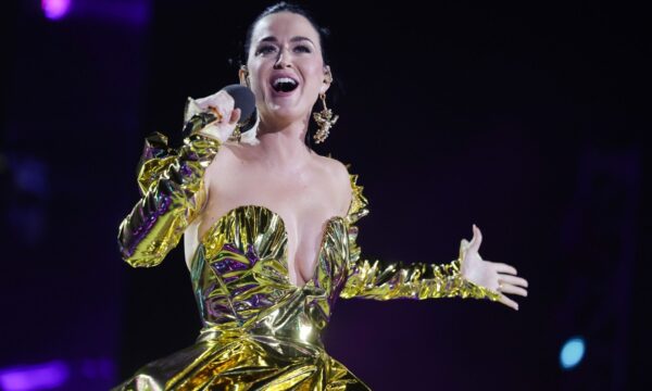 Katy Perry critica governo Trump por usar “Firework” em vídeo de ataque militar