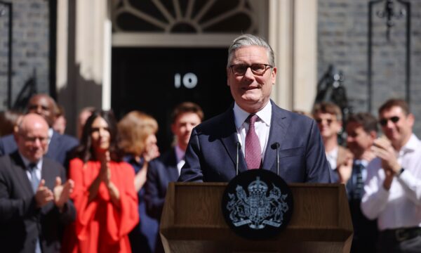 Keir Starmer deixa o governo e diz que missão foi cumprida