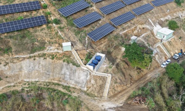 Primeira usina solar instalada em uma comunidade entra em operação em