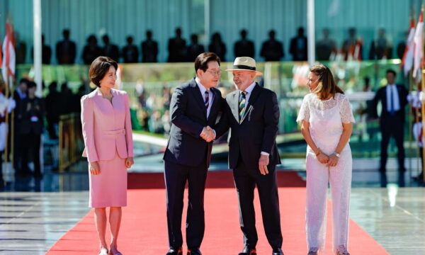 Brasil busca acordo com Coreia do Sul após tarifaço dos EUA