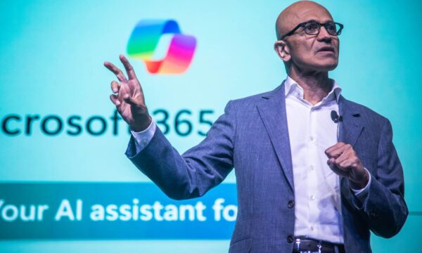 Por que o CEO da Microsoft não gostou do Claude Fabel
