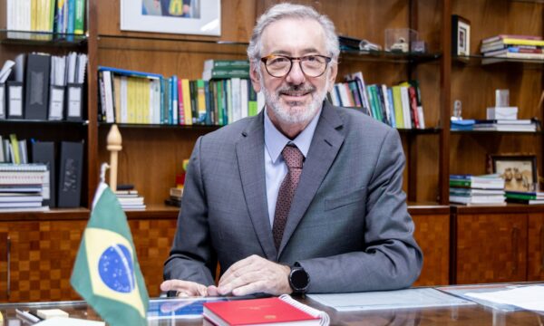 Ministro diz que Brasil ‘não recuou um centímetro’ na Reciprocidade