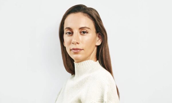 Mira Murati, ex-líder da OpenAI, lança modelo de IA que aprendeu a se
