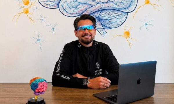 Depois de orientar empresas por 25 anos, ele fará milhões com óculos para quem leva ‘uma vida ativa’