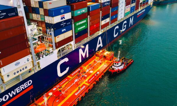 Navio transoceânico é abastecido com etanol em operação inédita no Bra