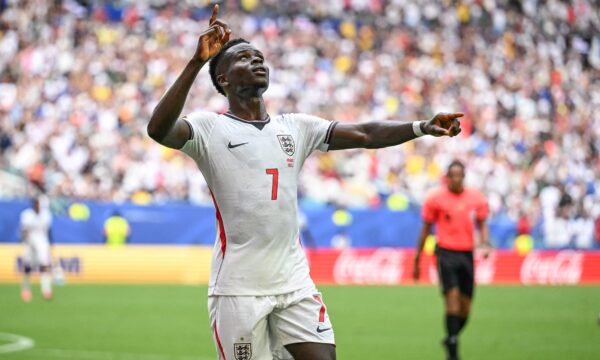 Saka entra para seleto grupo e marca o quarto hat-trick da Copa do Mun