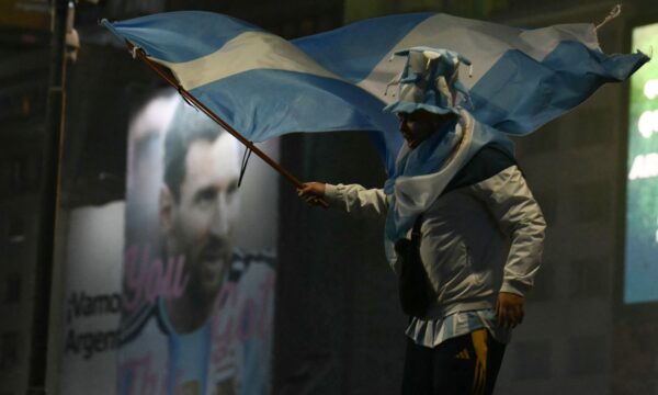 Derrota na final não impede homenagens à Argentina e a Messi em Buenos Aires