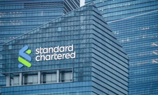 Standard Chartered projeta Bitcoin a US$ 100 mil e vê queda ligada à Strategy como ruído de comunicação