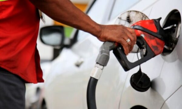 MPF pede na Justiça suspensão do aumento do etanol em 32% na gasolina