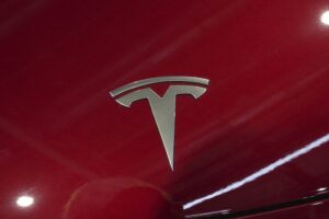 Com maiores despesas, lucro da Tesla recua 5% no 2º trimestre