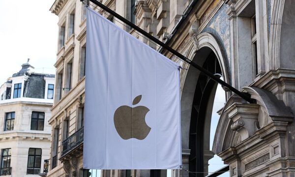 Apple tem lucro acima da expectativa e reduz investimentos na contramã