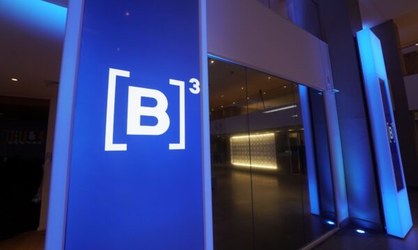 Ibovespa cai com bancos após balanço do Santander pior que o esperado