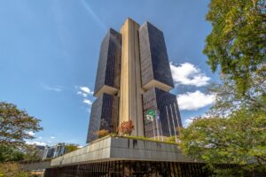 Dívida pública bruta do Brasil sobe mais do que o esperado em junho, m
