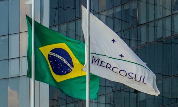 Dinheiro global voltou a olhar para a América Latina, mas ainda evita