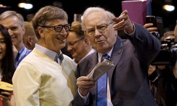 Warren Buffett suspende doação anual à Fundação Gates em meio ao escândalo Epstein