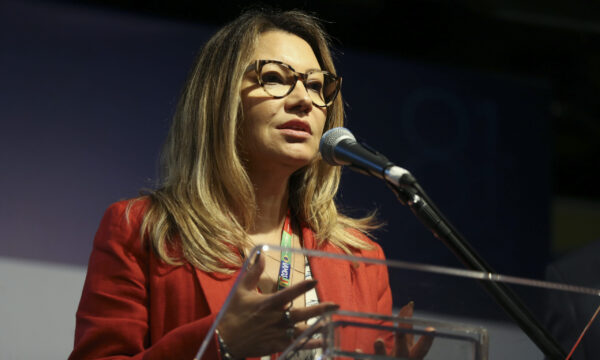 Janja presta solidariedade a Michelle e Damares Alves