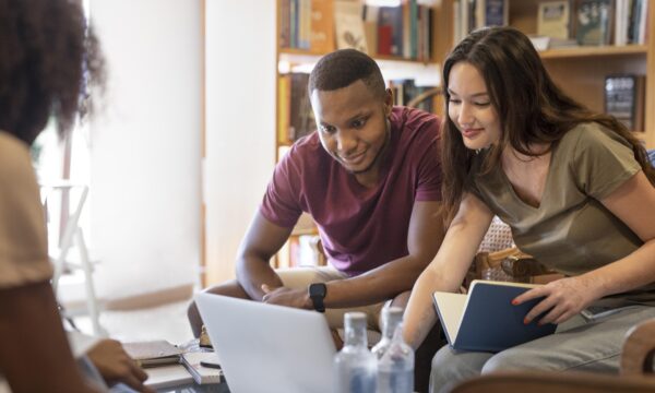 O que conta como ‘fazer a diferença’ na faculdade hoje, segundo quem está premiando isso
