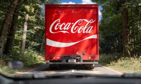 Antes e depois: compare a embalagem antiga e nova da Coca-Cola