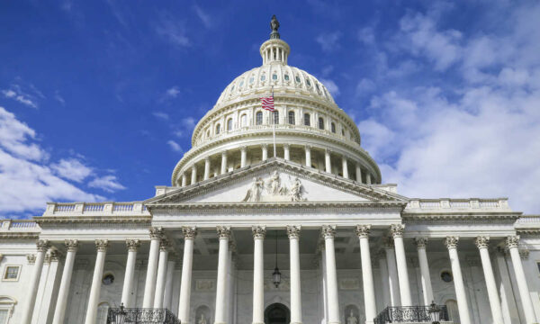 Câmara dos Deputados dos EUA aprova projeto de lei de defesa de US$ 1
