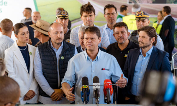 Tarcísio tem 51,8% das intenções e Haddad, 38,3%, no 2º turno em SP, diz Paraná Pesquisas