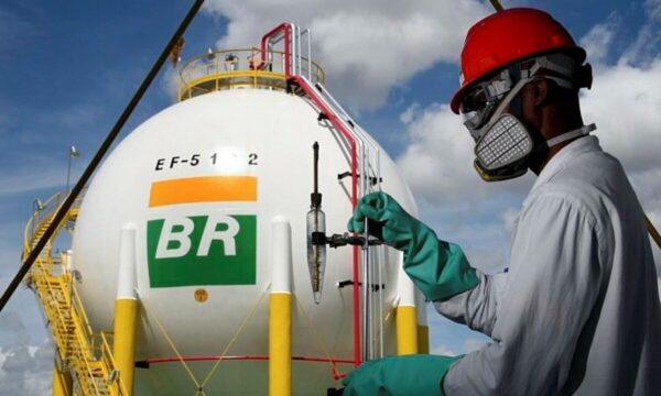 Itaú BBA vê 2T26 com crescimento puxado por commodities; petróleo deve liderar temporada