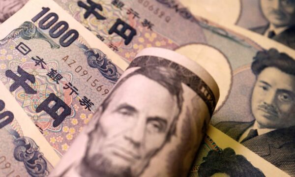 Iene dispara até 3% frente ao dólar e mercado suspeita de intervenção