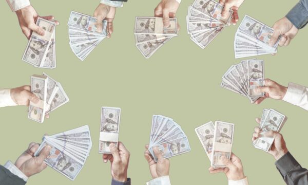Por que o dólar está caindo hoje? Inflação nos EUA muda humor no mercado