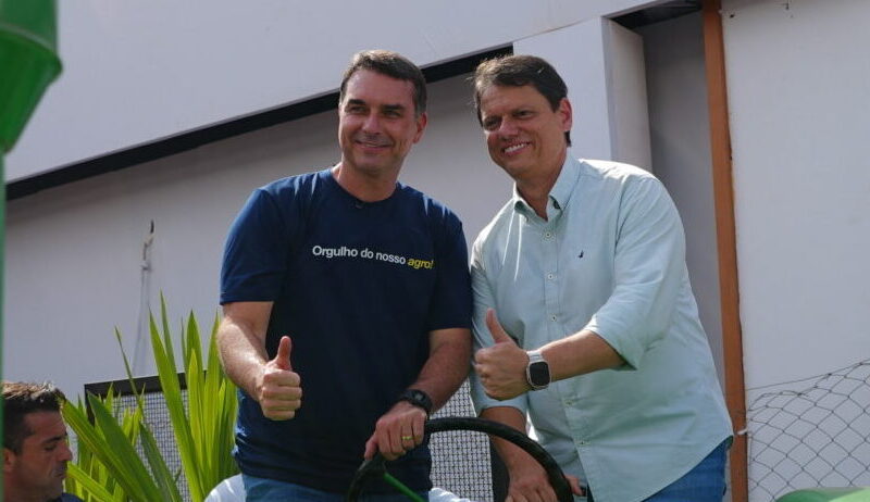 Eleições 2026: Tarcísio diz que Flávio vai honrar o legado de Jair Bol