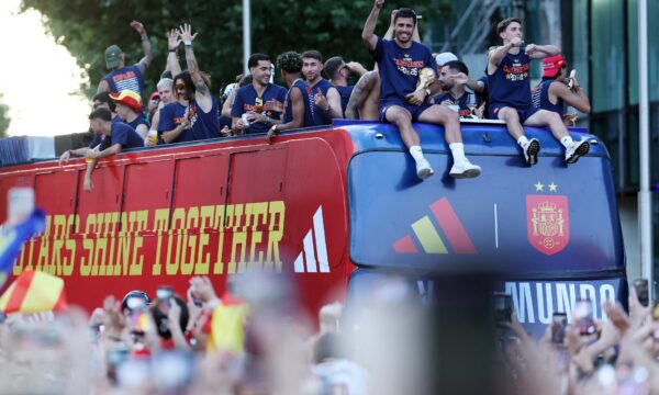 Na festa pela Copa do Mundo, Espanha provoca a Argentina e Yamal ironiza Paredes