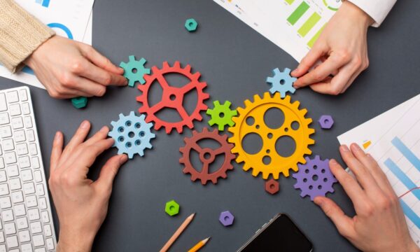 Empresas brasileiras falam em cultura organizacional, mas seguem tratando adultos como crianças