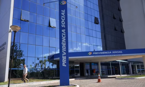 PF apreende carros de luxo do ‘Careca do INSS’ em operação no DF