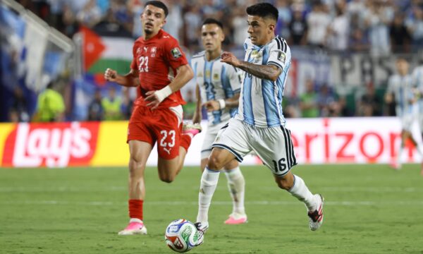 Finalista da Copa do Mundo coloca em caneleira título do Botafogo