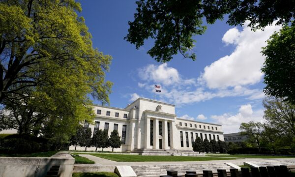 Fed mantém juros nos EUA entre 3,50% e 3,75%, mas expõe divergências sobre cortes