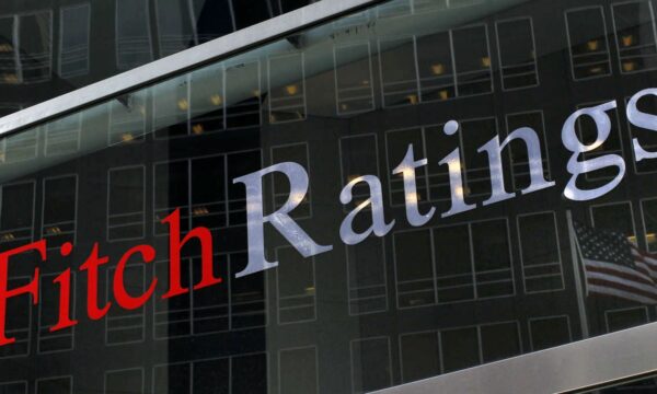 Fitch deixa de usar cenário adverso de guerra com Irã como sinal para