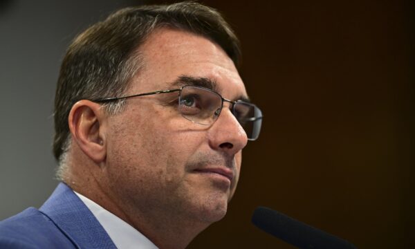 Genial/Quaest: Flávio Bolsonaro lidera disputa contra Lula por 18 pont