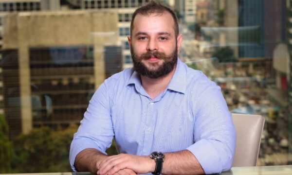 Mercado de trabalho deve ditar a política monetária no médio prazo, av
