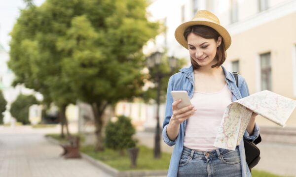 Chip internacional e eSIM de viagem: como não pagar fortuna em roaming?