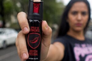 Onde adquirir e quanto pagar por um spray de pimenta, agora legalizado