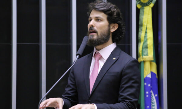 Ex-secretário rompe com grupo de Zema e articula candidatura própria ao governo de Minas