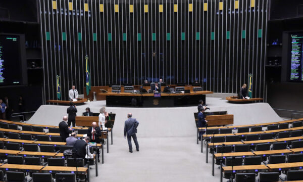 Mesa Diretora da Câmara declara a perda de mandato de três deputados