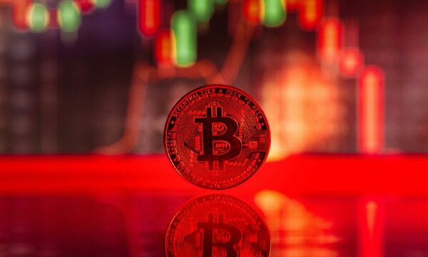 Bitcoin cai após ataque hacker histórico minar confiança em carteiras
