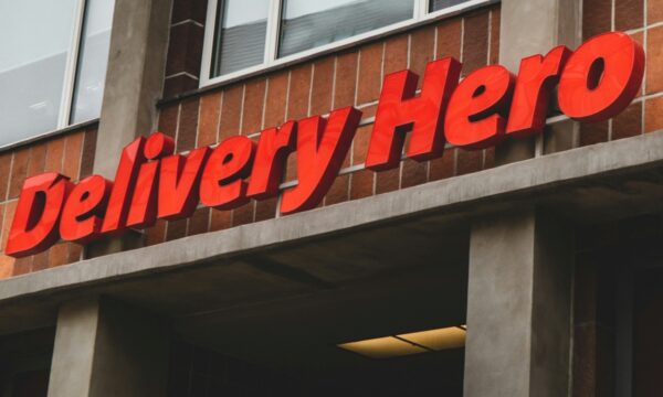 Uber fecha acordo de US$15 bi com Delivery Hero para criar gigante global de entrega de comida
