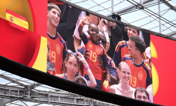 Irmão de Lamine Yamal rouba a cena e vira ‘xodó’ da Espanha na Copa do Mundo