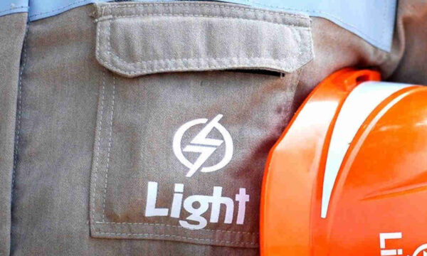Light (LIGT3) homologa aumento de capital de R$ 1,5 bilhão e pede fim