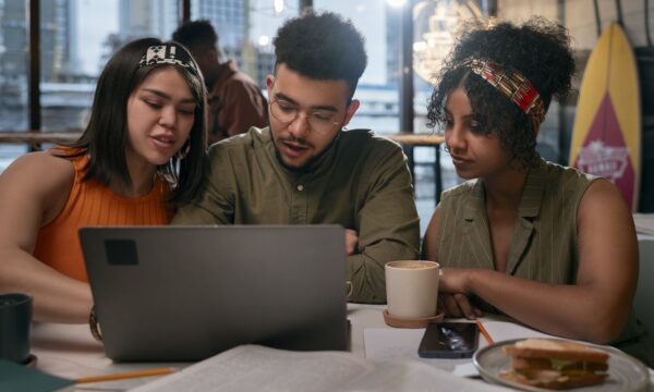 Quer trabalhar em uma empresa chinesa? Feira de recrutamento abre insc